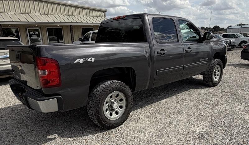 Chevrolet Silverado 1500 LS Crew Cab Short Box 4WD 2011