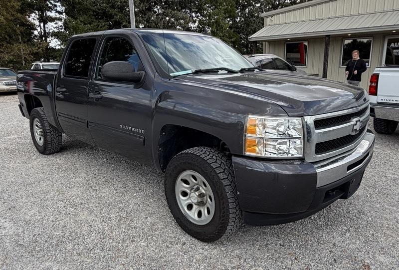 Chevrolet Silverado 1500 LS Crew Cab Short Box 4WD 2011