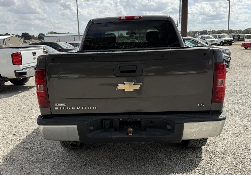 Chevrolet Silverado 1500 LS Crew Cab Short Box 4WD 2011