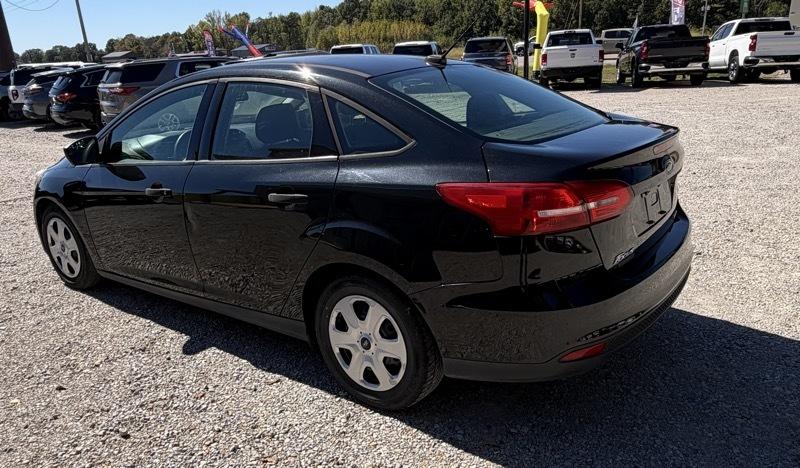 Ford Focus S Sedan 2015