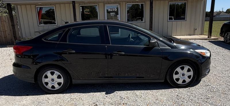 Ford Focus S Sedan 2015
