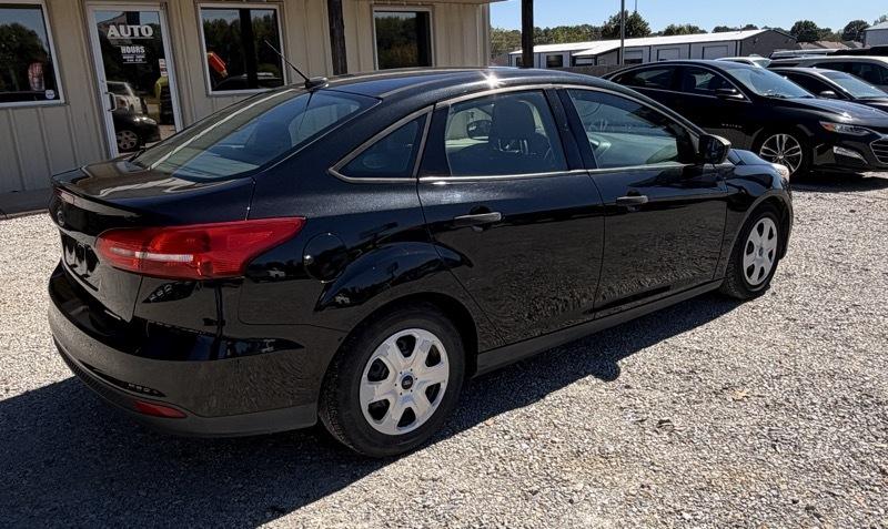 Ford Focus S Sedan 2015