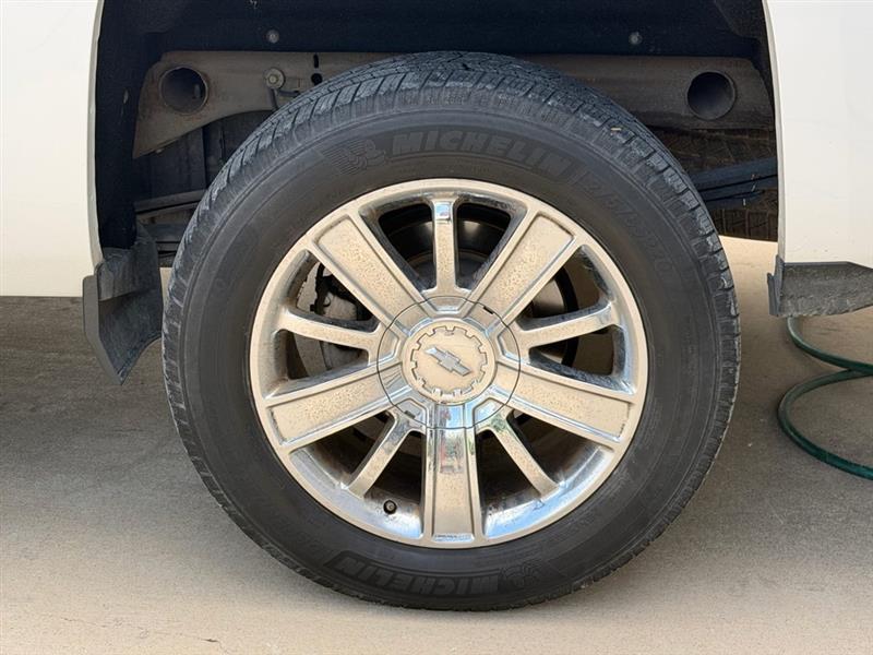 Chevrolet Silverado 1500 High Country Crew Cab Long Box 4WD 2017
