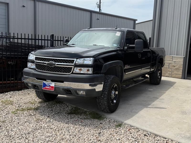 Chevrolet Silverado 2500HD Crew Cab Long Bed 2WD 2005