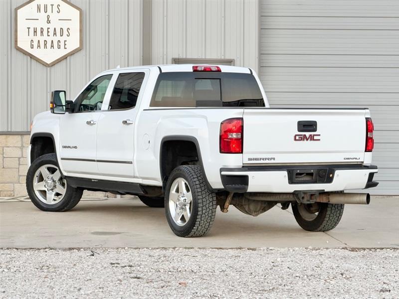 GMC Sierra 2500HD Denali Crew Cab 4WD 2015