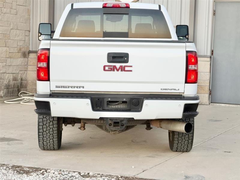 GMC Sierra 2500HD Denali Crew Cab 4WD 2015