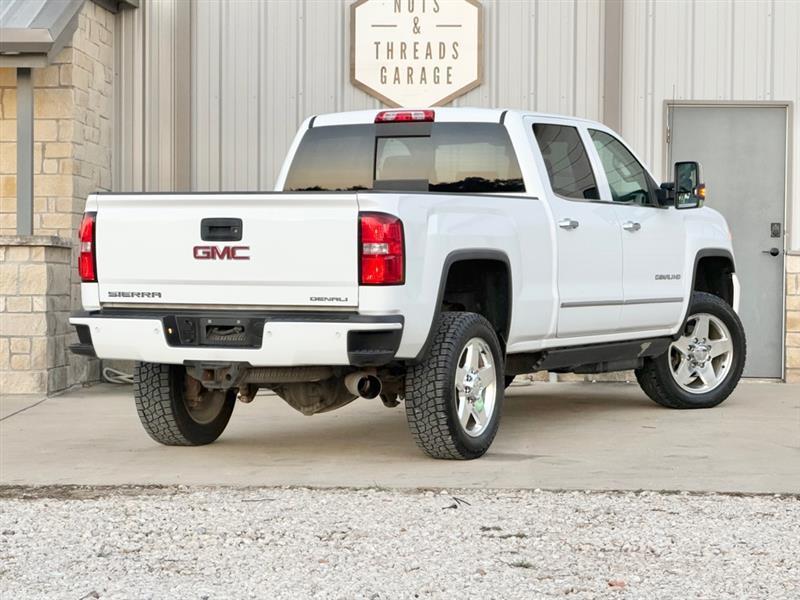 GMC Sierra 2500HD Denali Crew Cab 4WD 2015