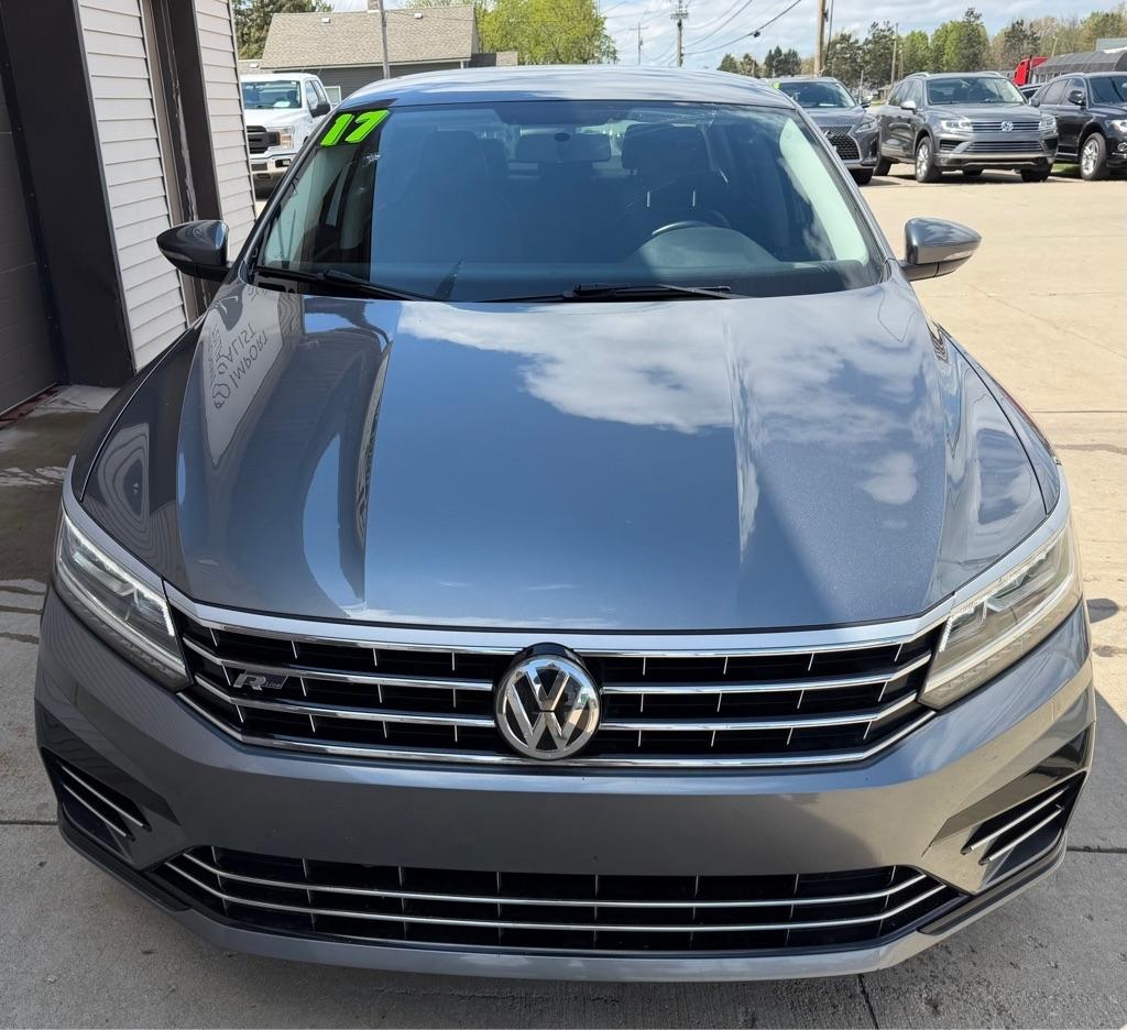 2017 Volkswagen Passat R-Line