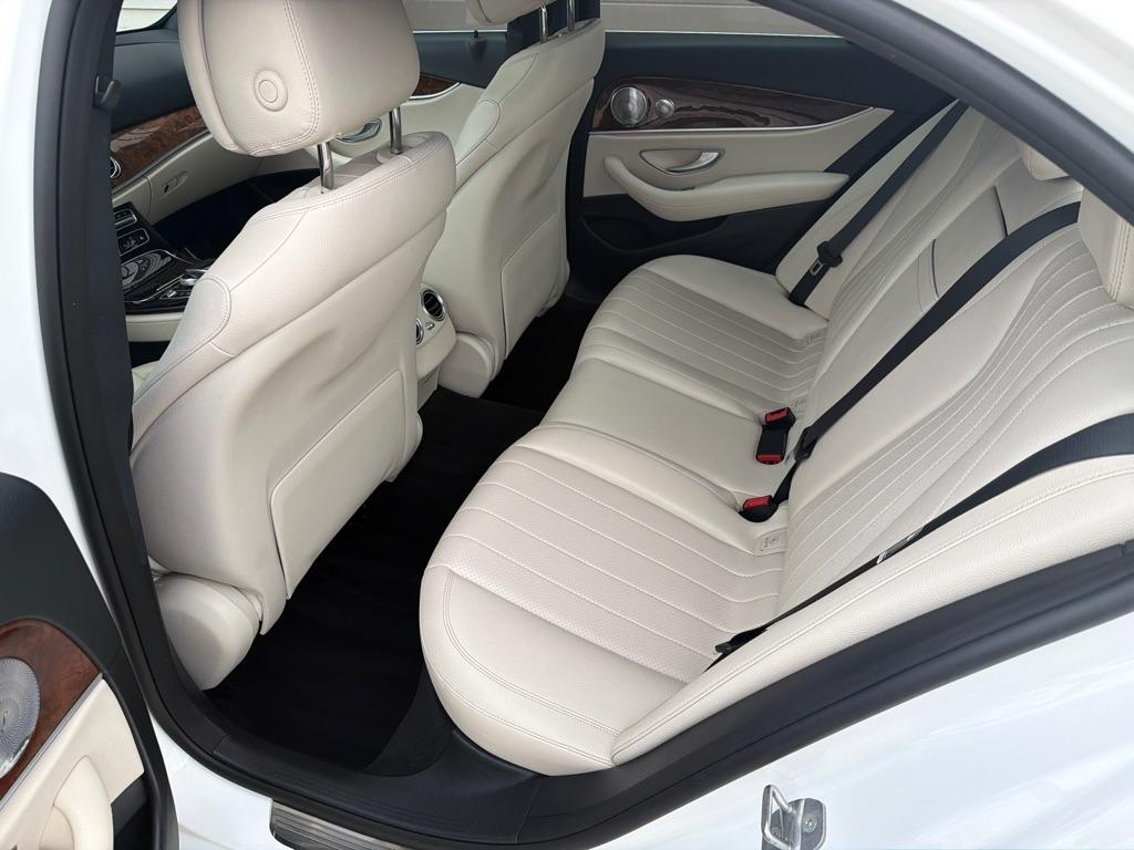 Mercedes-Benz E-Class E300 Luxury 4MATIC Sedan 2017