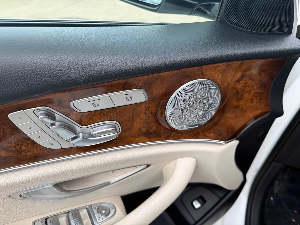 Mercedes-Benz E-Class E300 Luxury 4MATIC Sedan 2017