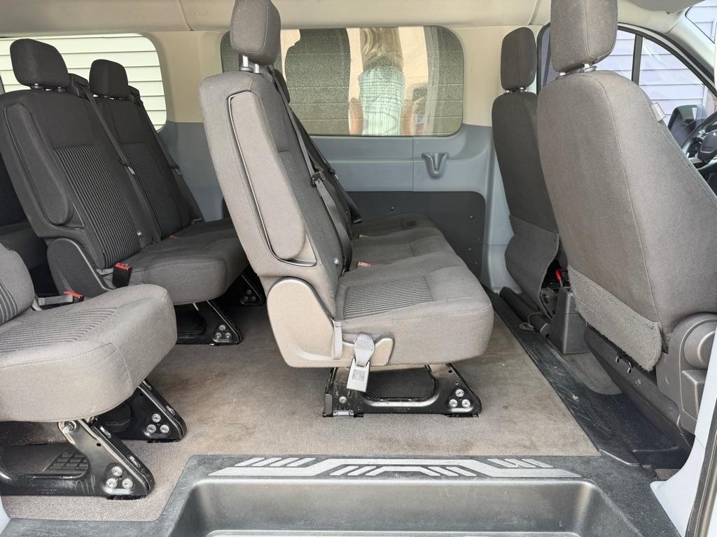 Ford Transit 350 Wagon Low Roof XLT 60/40 Pass. 148-in. WB 2015