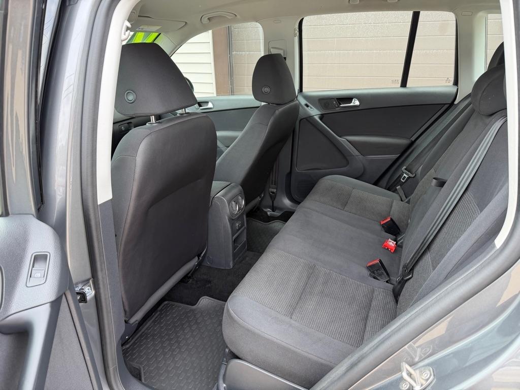 Volkswagen Tiguan S 2017