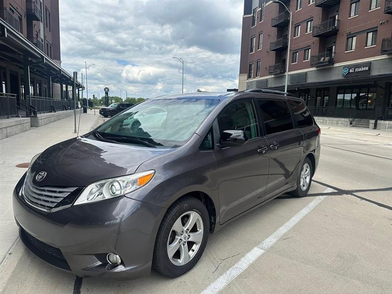 2011 Toyota Sienna LE 8-Pass V6