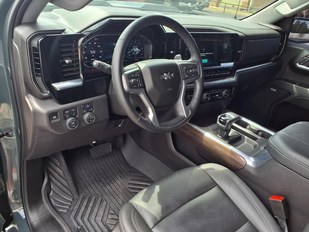 Chevrolet Silverado 1500 4WD Crew Cab 147" LT Trail Boss 2025