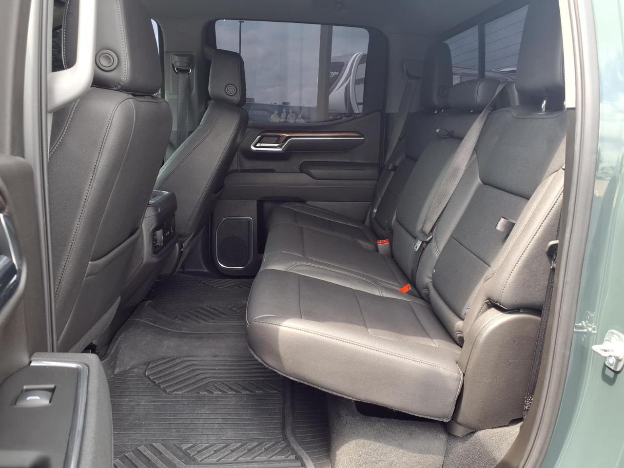Chevrolet Silverado 1500 4WD Crew Cab 147" LT Trail Boss 2025