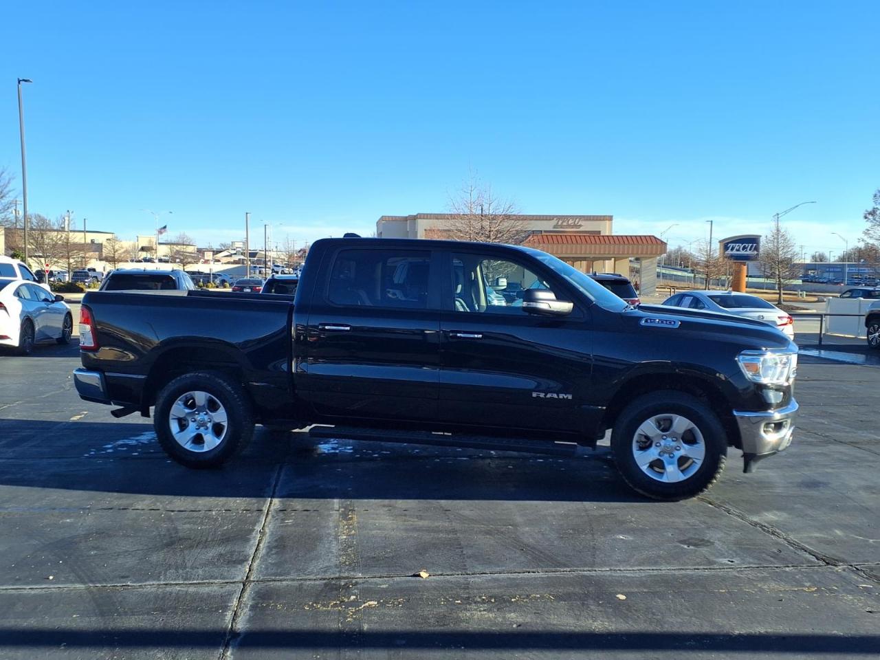 RAM 1500 Big Horn 4x4 Crew Cab 5'7" Box 2020
