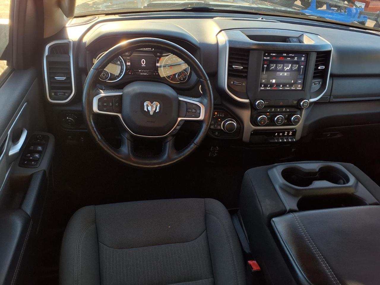 RAM 1500 Big Horn 4x4 Crew Cab 5'7" Box 2020