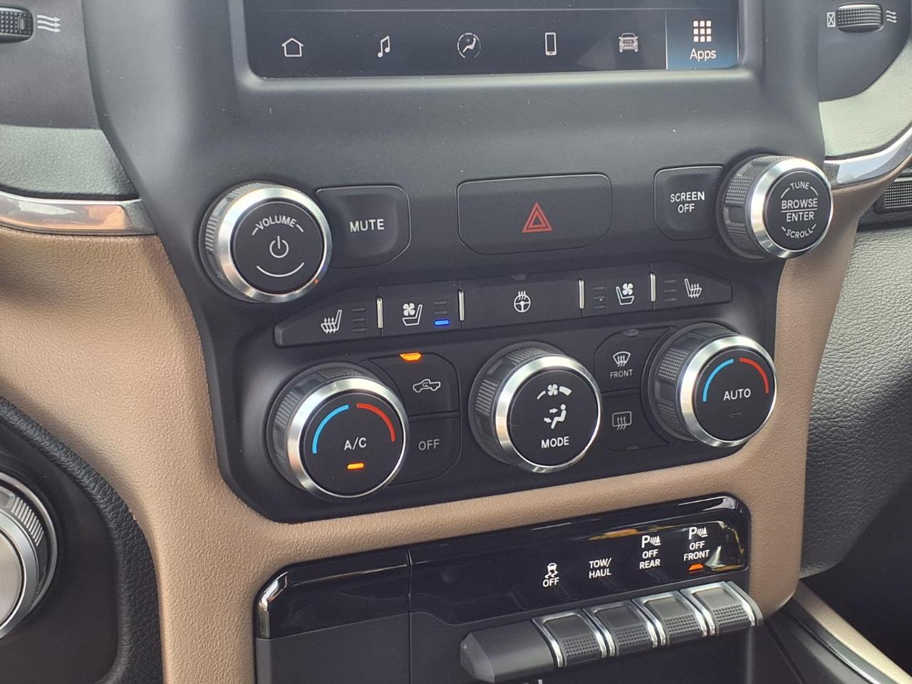 RAM 1500 Laramie 4x4 Crew Cab 5'7" Box 2022