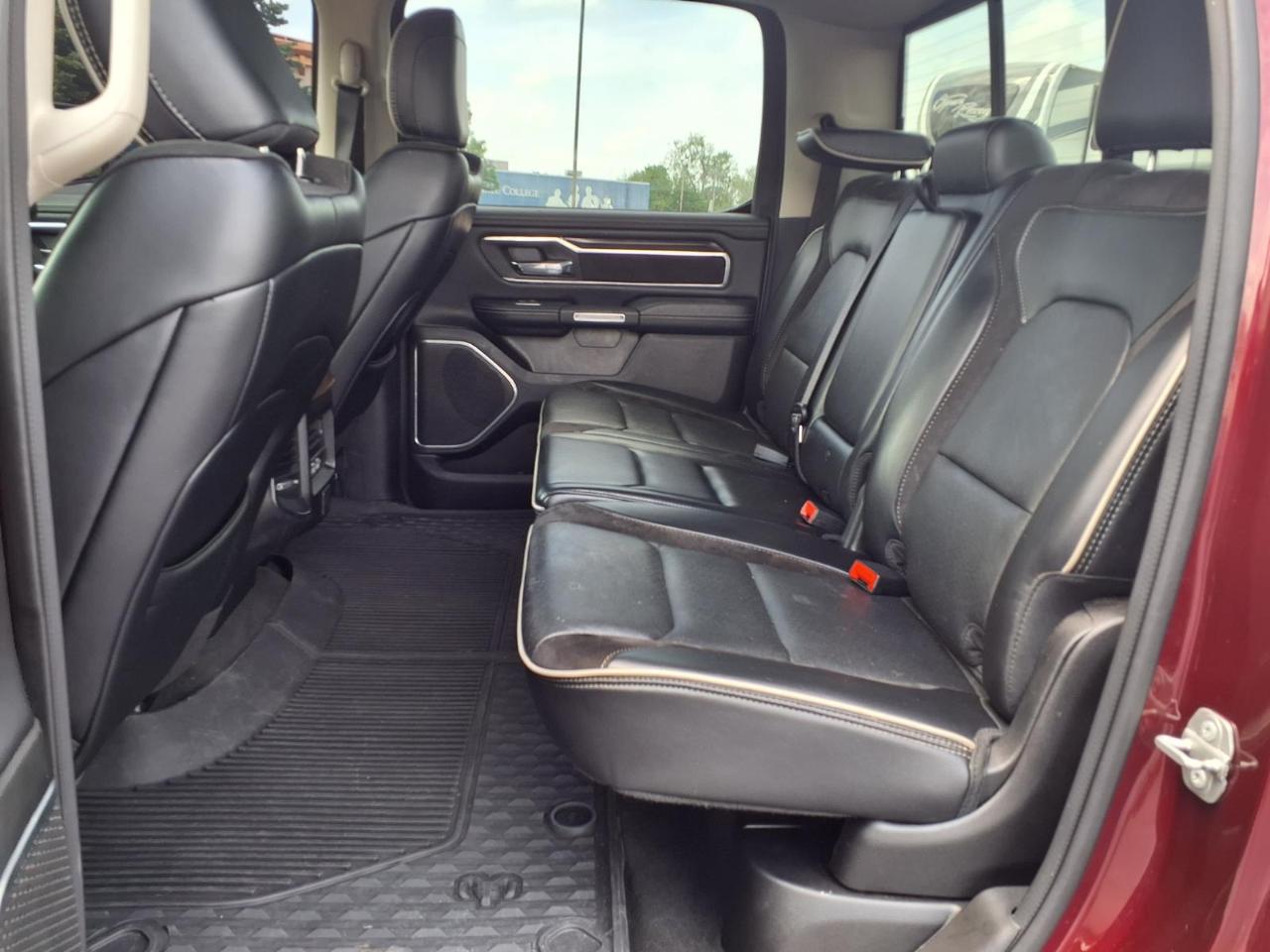 RAM 1500 Laramie 4x4 Crew Cab 5'7" Box 2022