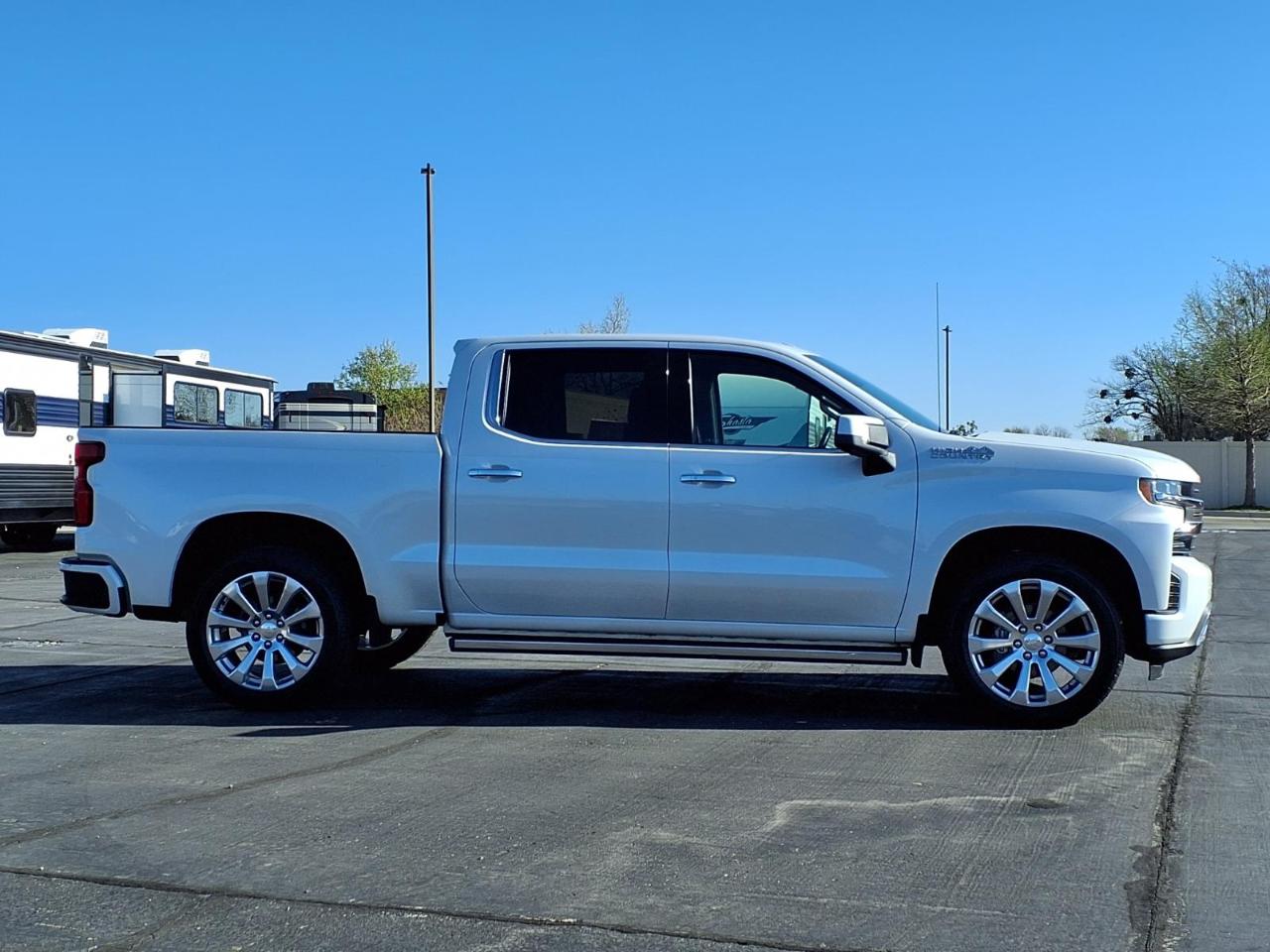 Chevrolet Silverado 1500 LTD 4WD Crew Cab 147" High Country 2022
