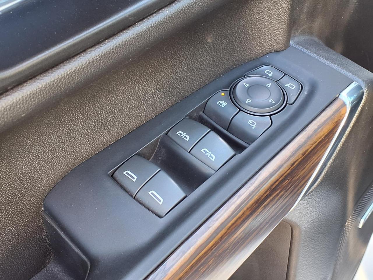 Chevrolet Silverado 1500 LTD 4WD Crew Cab 147" High Country 2022
