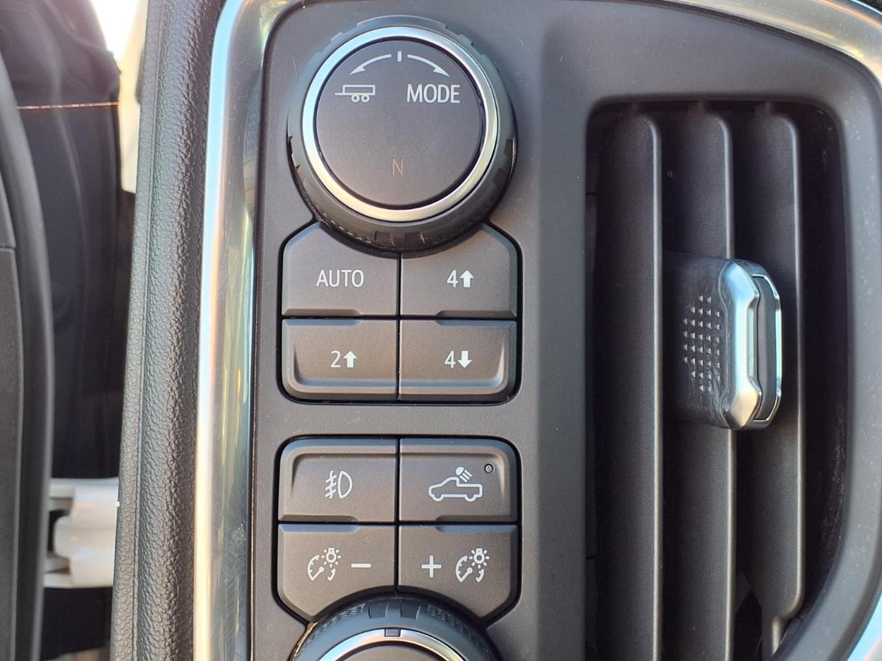 Chevrolet Silverado 1500 LTD 4WD Crew Cab 147" High Country 2022