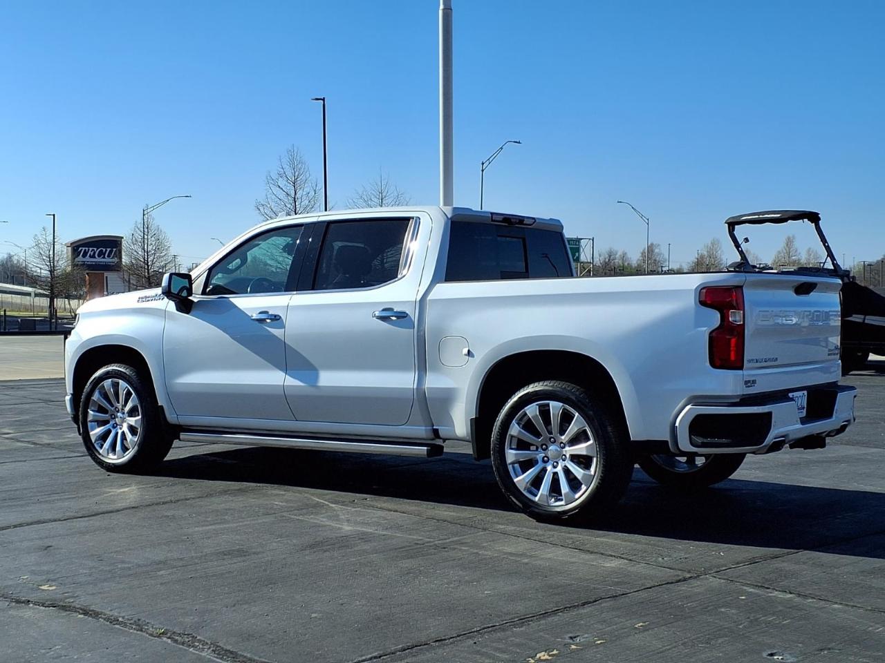 Chevrolet Silverado 1500 LTD 4WD Crew Cab 147" High Country 2022