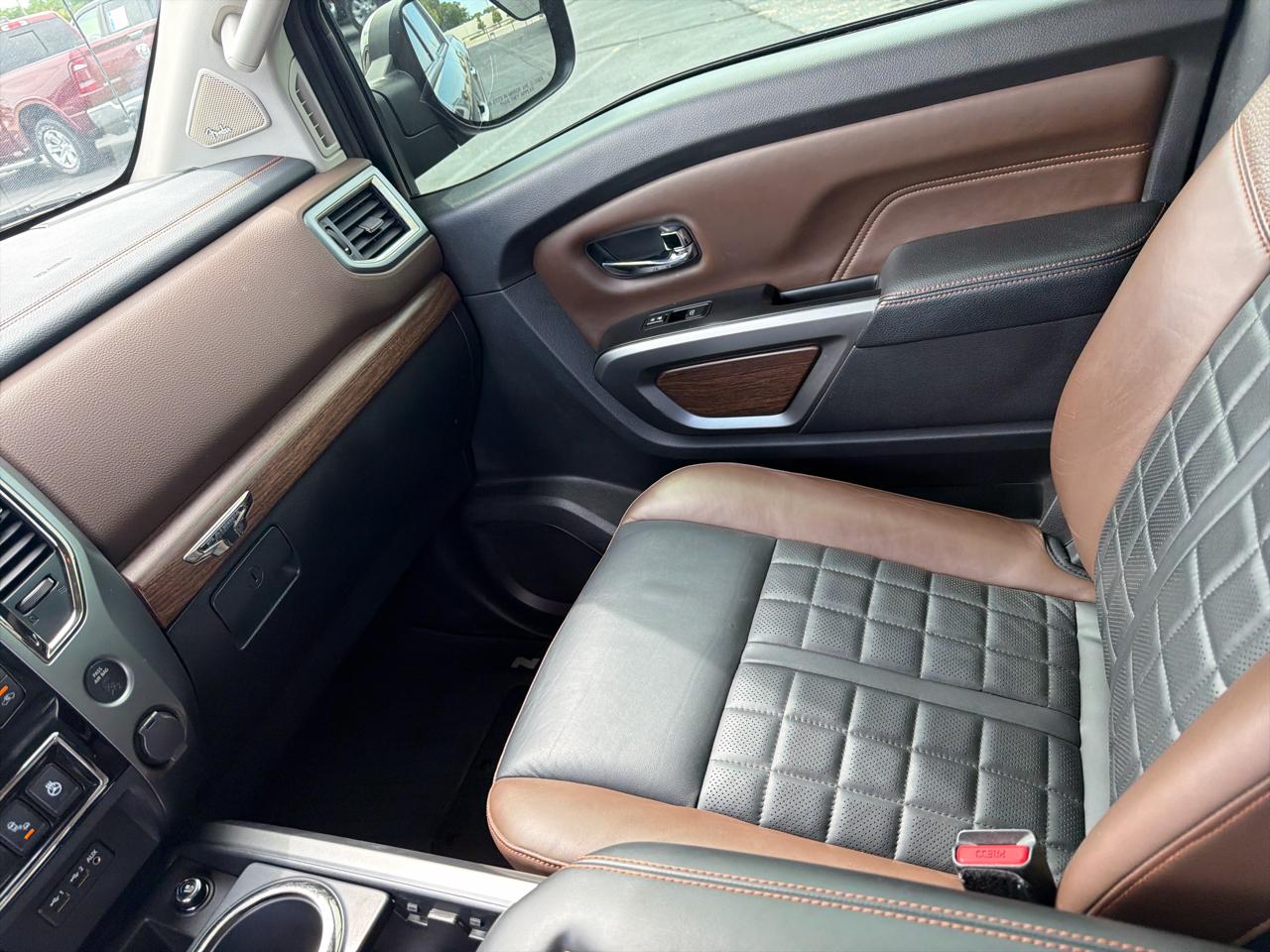 Nissan Titan 4x4 Crew Cab Platinum Reserve 2019