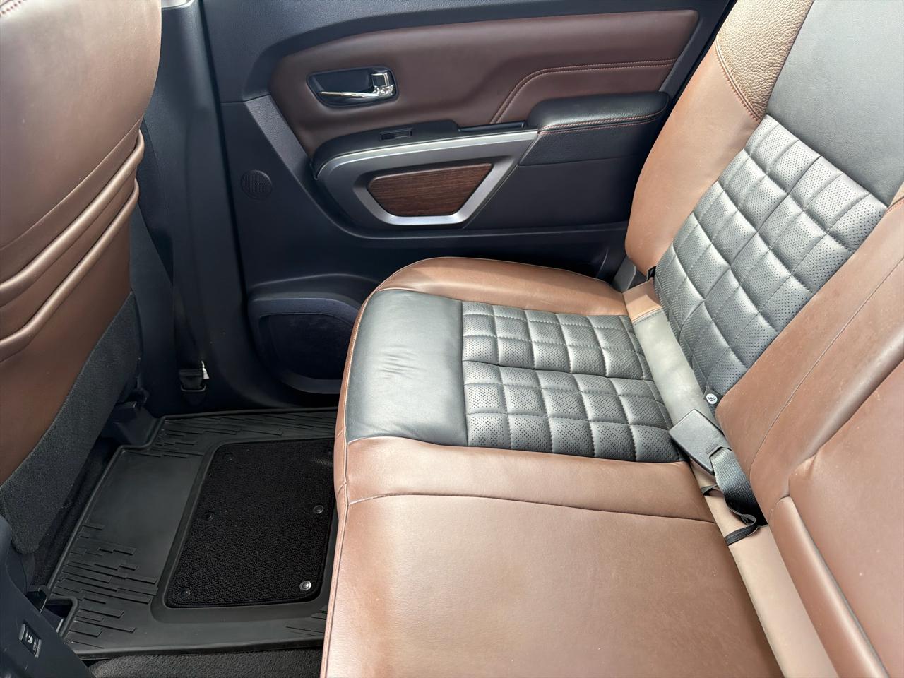 Nissan Titan 4x4 Crew Cab Platinum Reserve 2019