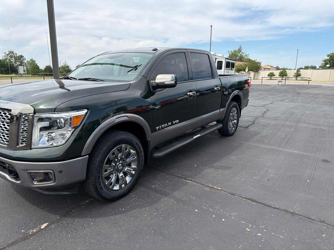 Nissan Titan 4x4 Crew Cab Platinum Reserve 2019