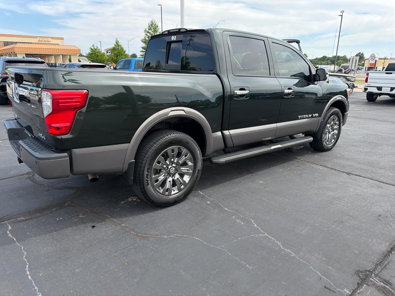 Nissan Titan 4x4 Crew Cab Platinum Reserve 2019