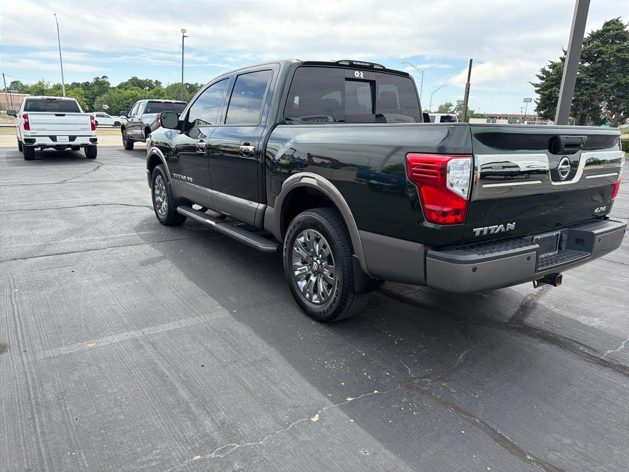 Nissan Titan 4x4 Crew Cab Platinum Reserve 2019