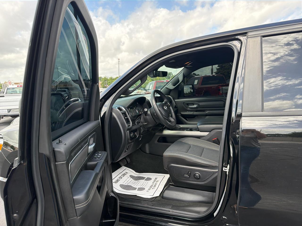 RAM 1500 Big Horn 4x2 Crew Cab 5'7" Box 2024