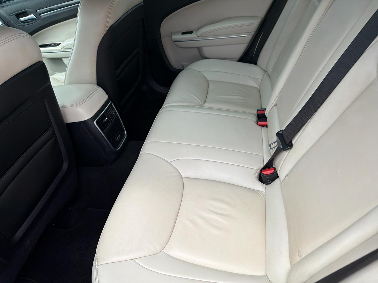 Chrysler 300 Touring L RWD 2021
