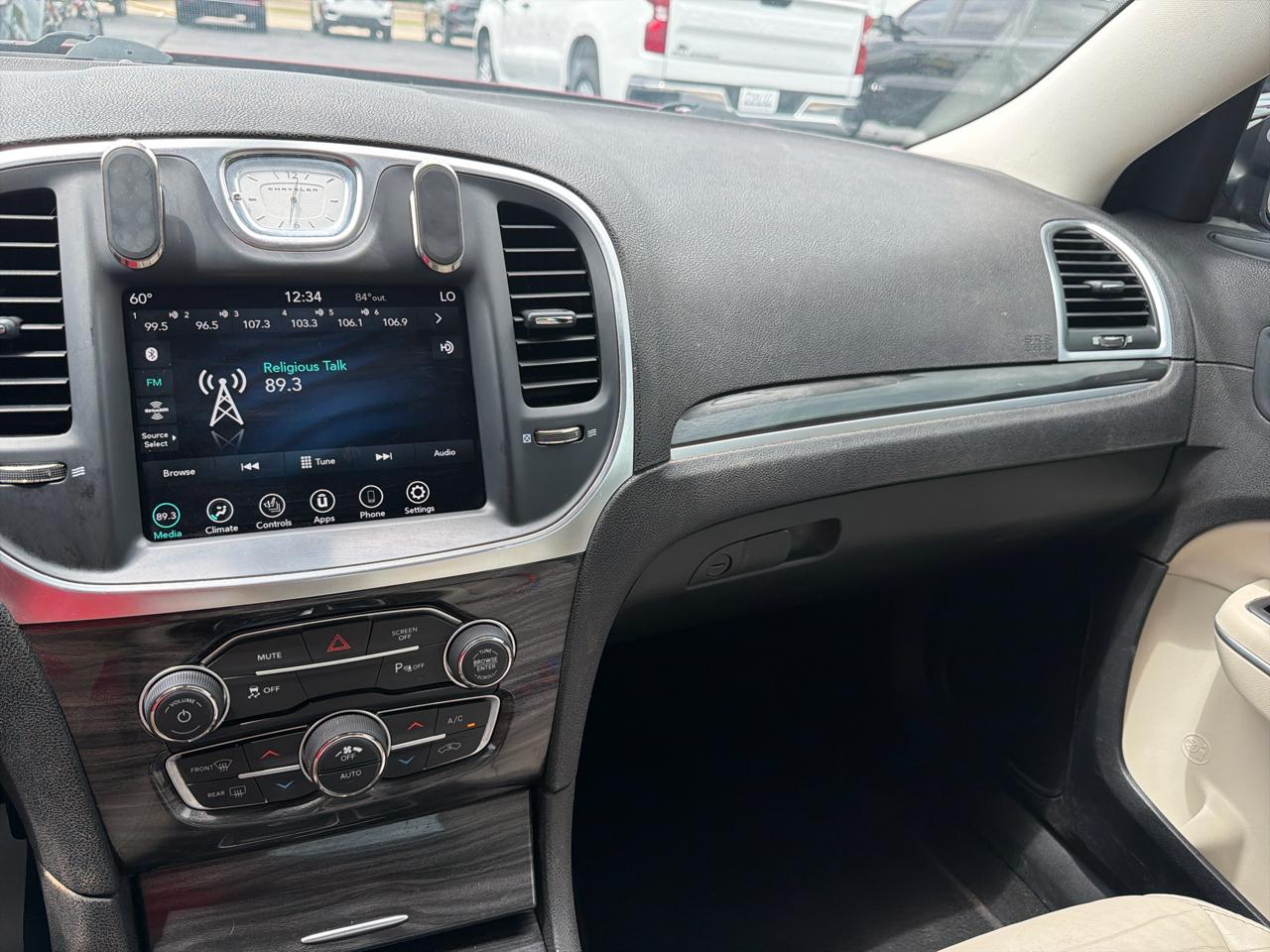 Chrysler 300 Touring L RWD 2021