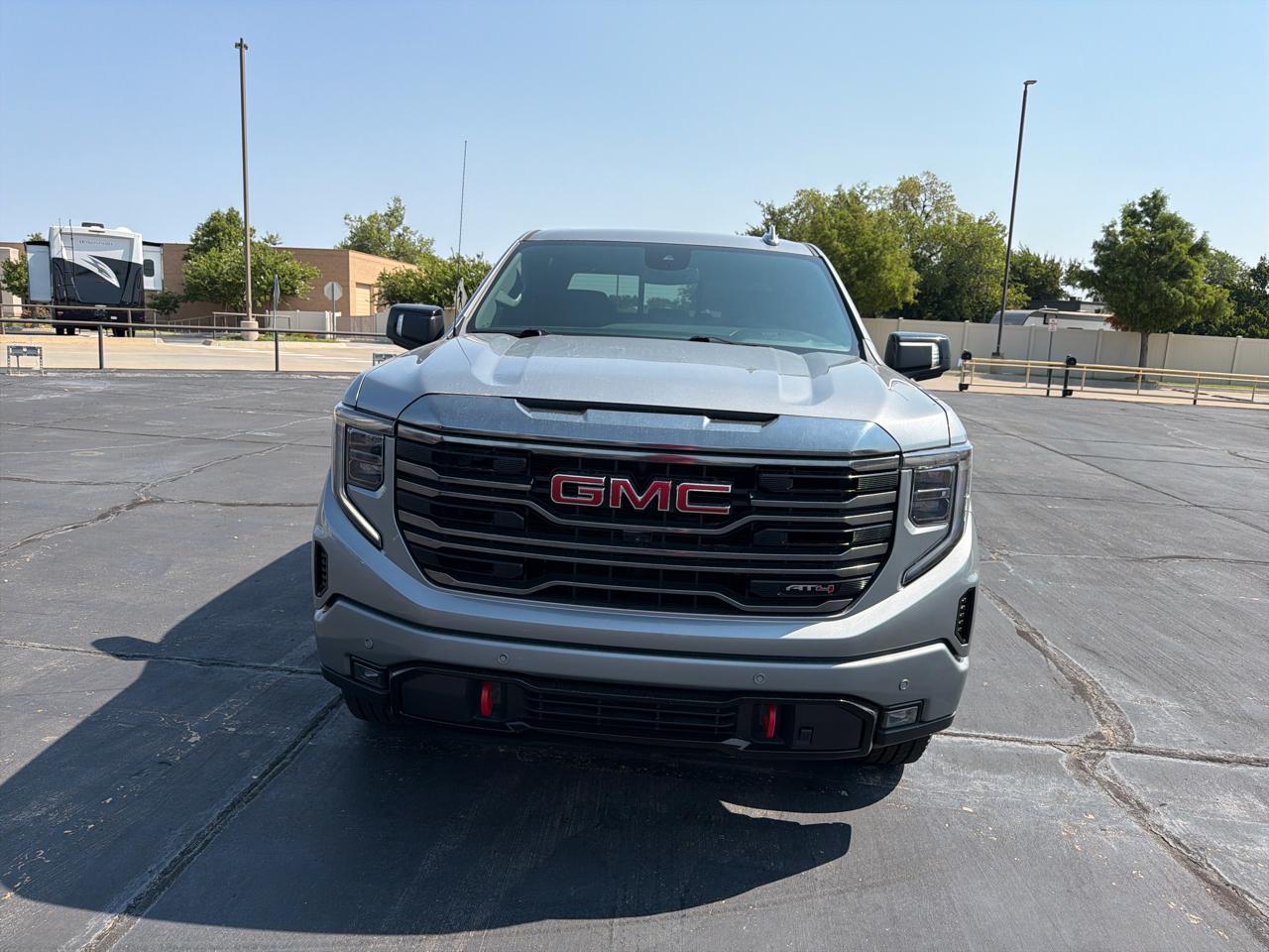GMC Sierra 1500 4WD Crew Cab 147" AT4 2024