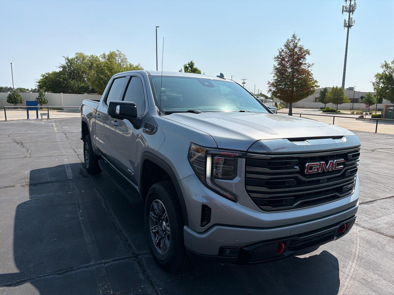 GMC Sierra 1500 4WD Crew Cab 147" AT4 2024