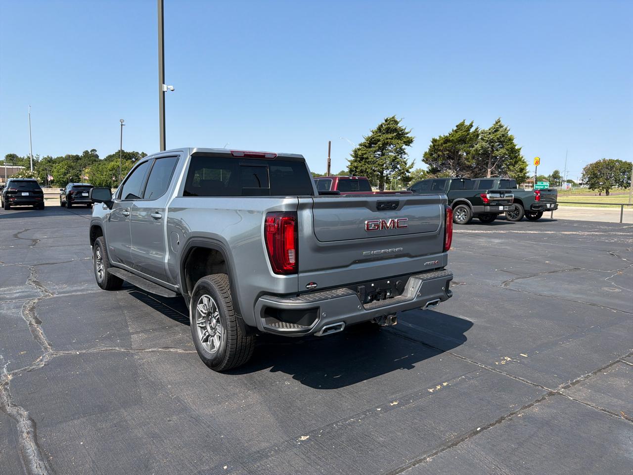 GMC Sierra 1500 4WD Crew Cab 147" AT4 2024