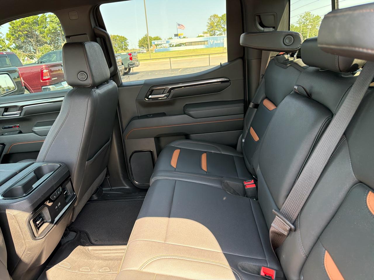 GMC Sierra 1500 4WD Crew Cab 147" AT4 2024