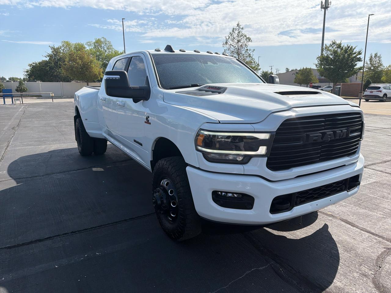 RAM 3500 Laramie 4x4 Mega Cab 6'4" Box 2024