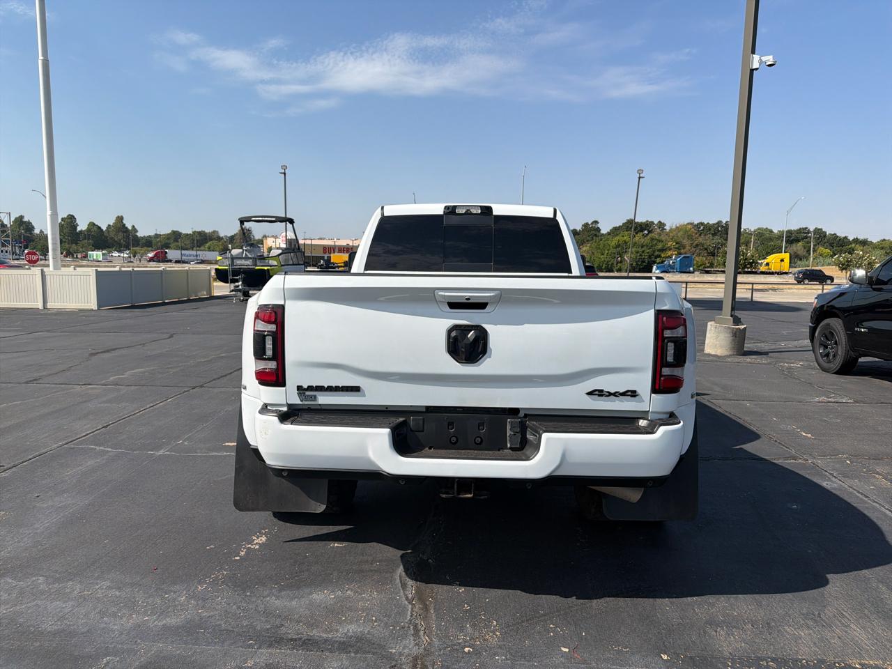 RAM 3500 Laramie 4x4 Mega Cab 6'4" Box 2024