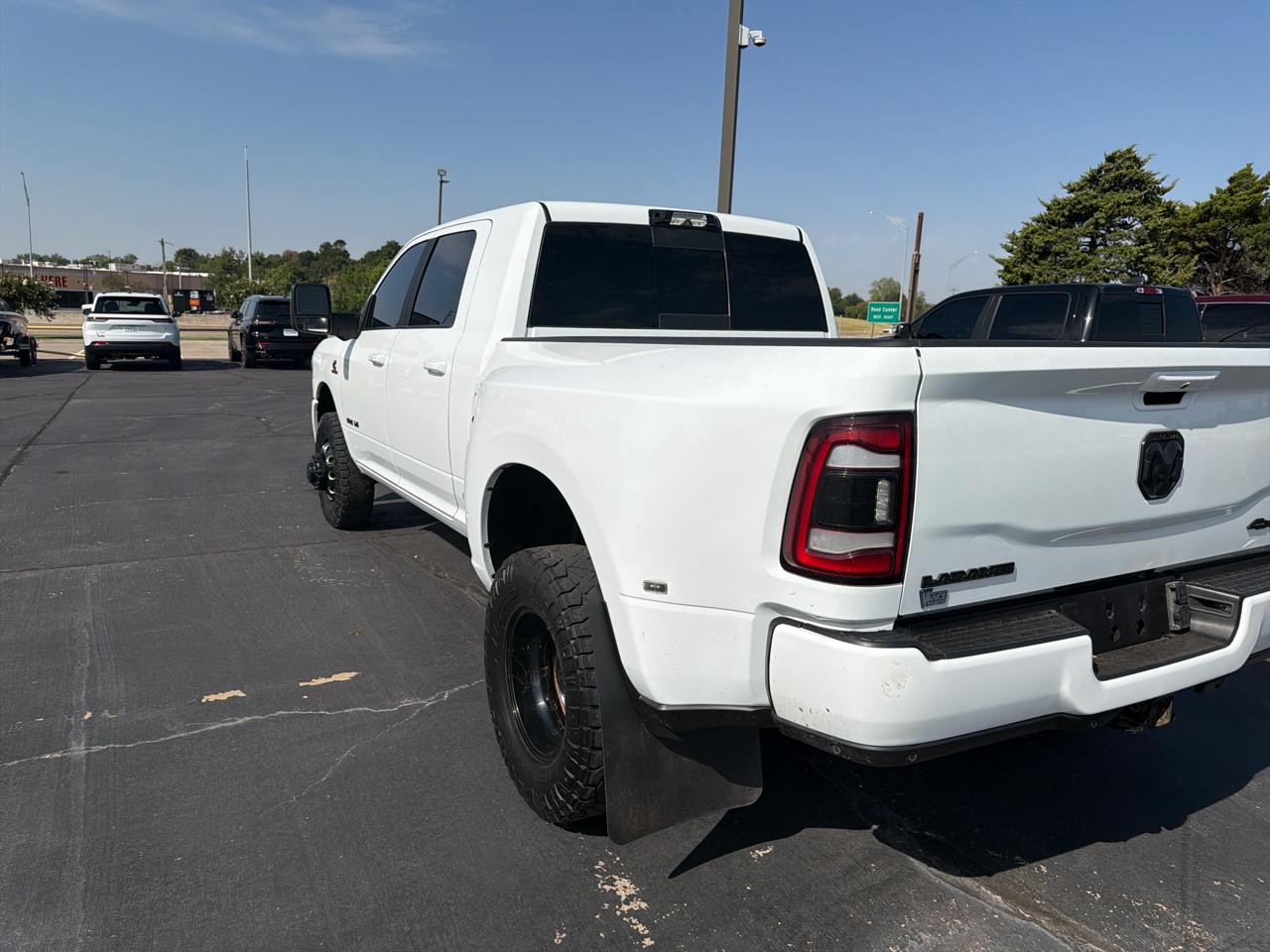 RAM 3500 Laramie 4x4 Mega Cab 6'4" Box 2024