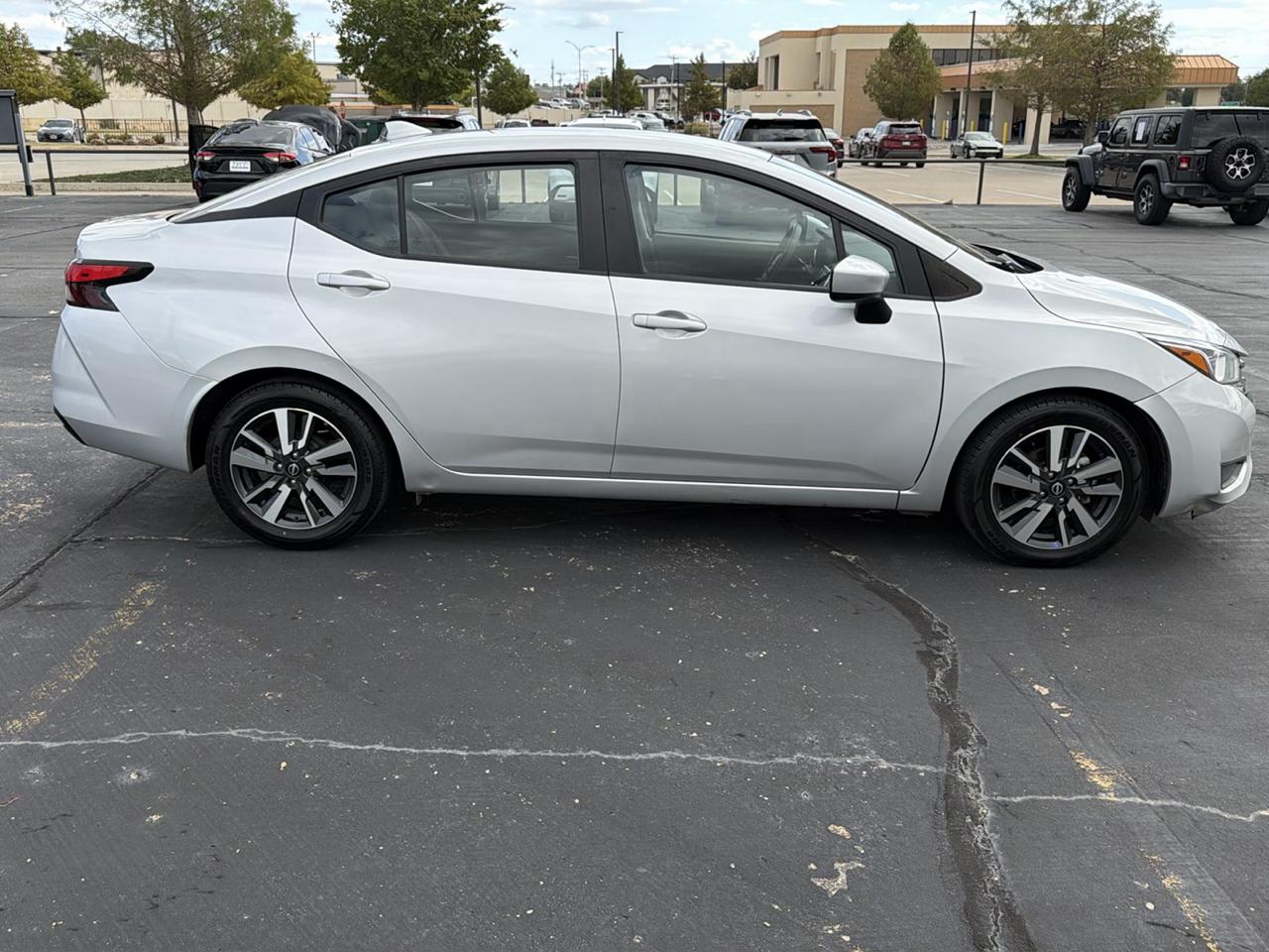 Nissan Versa SV CVT 2023