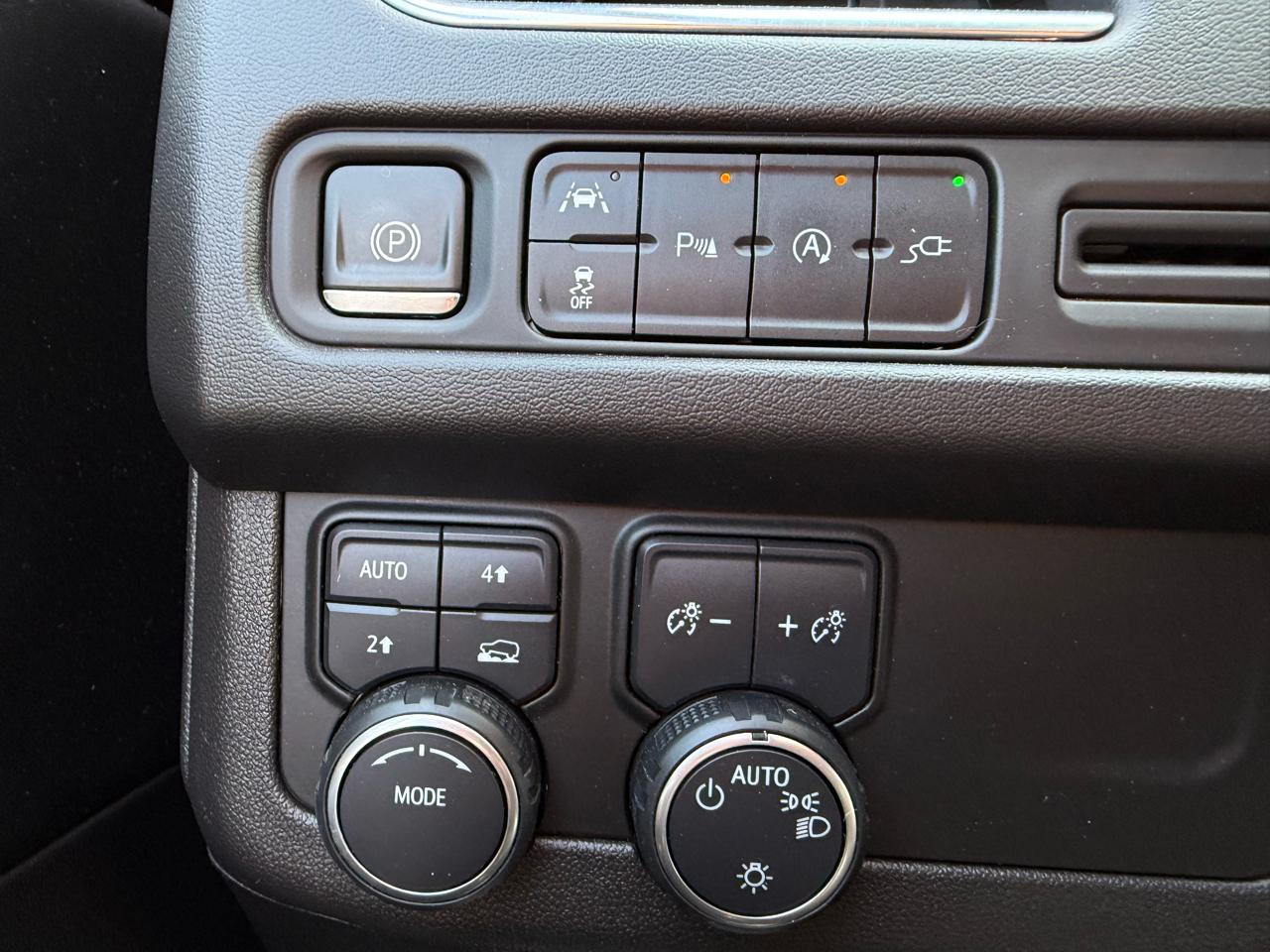 Chevrolet Tahoe 4WD 4dr RST 2021