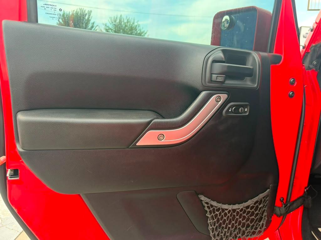 Jeep Wrangler Unlimited 4WD 4dr Sahara 2013