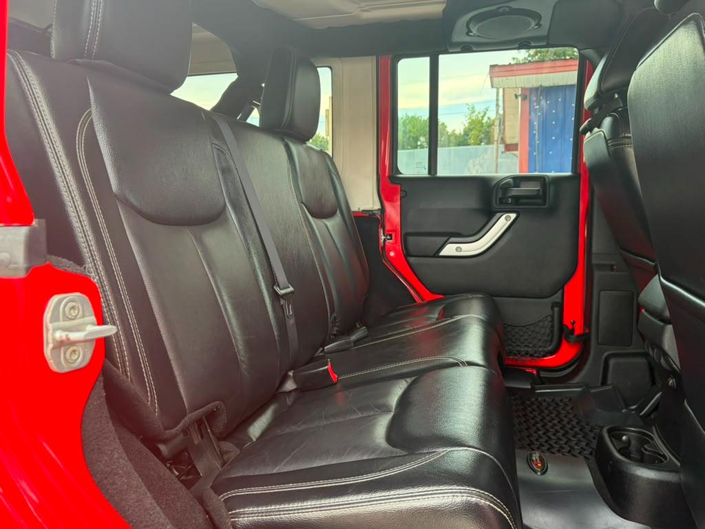 Jeep Wrangler Unlimited 4WD 4dr Sahara 2013