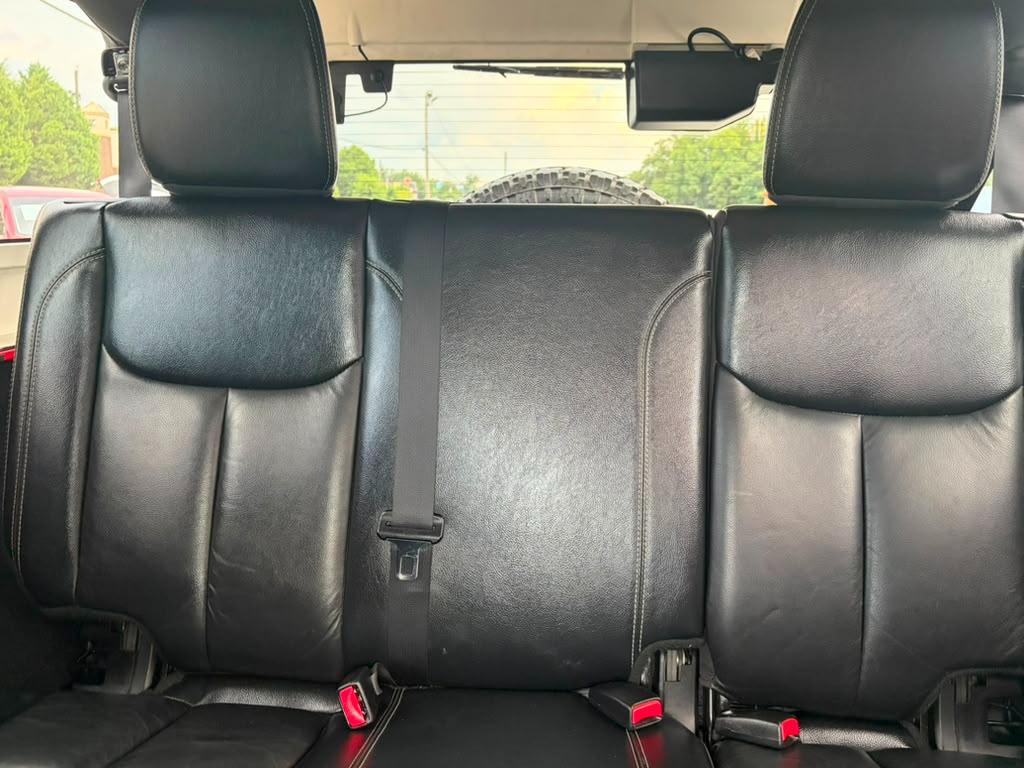 Jeep Wrangler Unlimited 4WD 4dr Sahara 2013