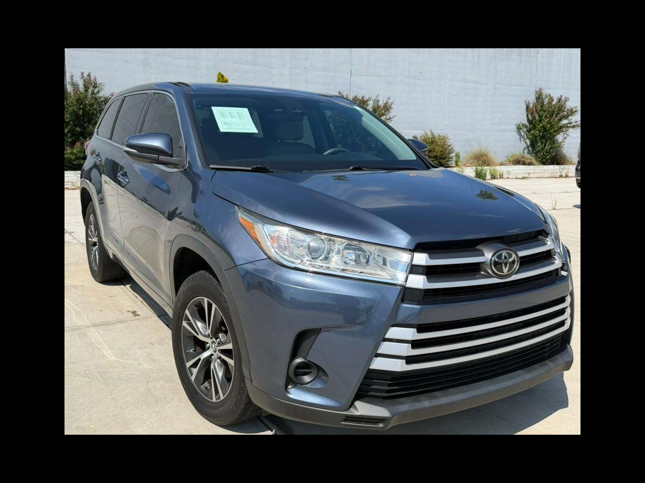 Toyota Highlander LE V6 FWD (Natl) 2017