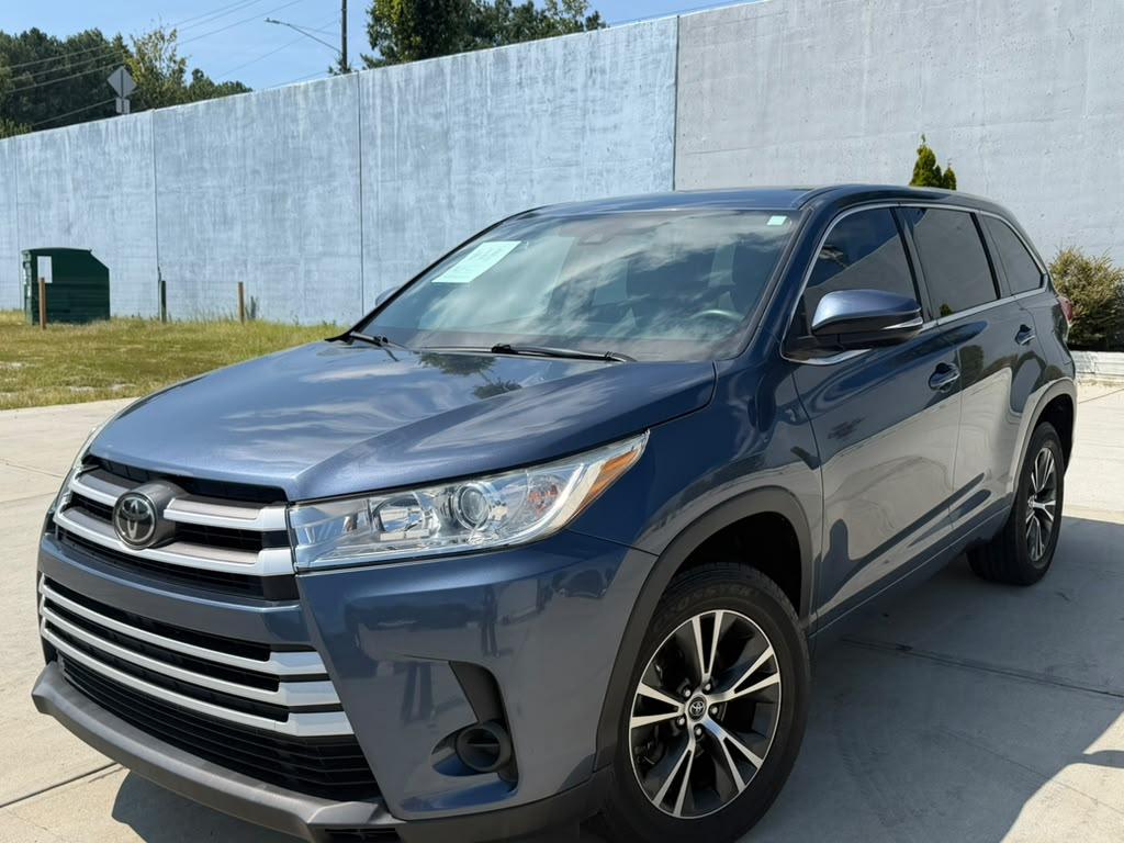 Toyota Highlander LE V6 FWD (Natl) 2017