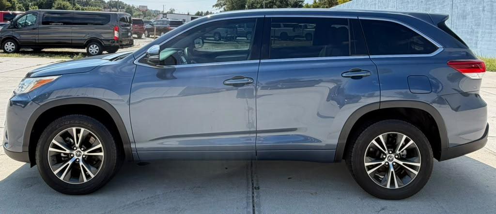 Toyota Highlander LE V6 FWD (Natl) 2017